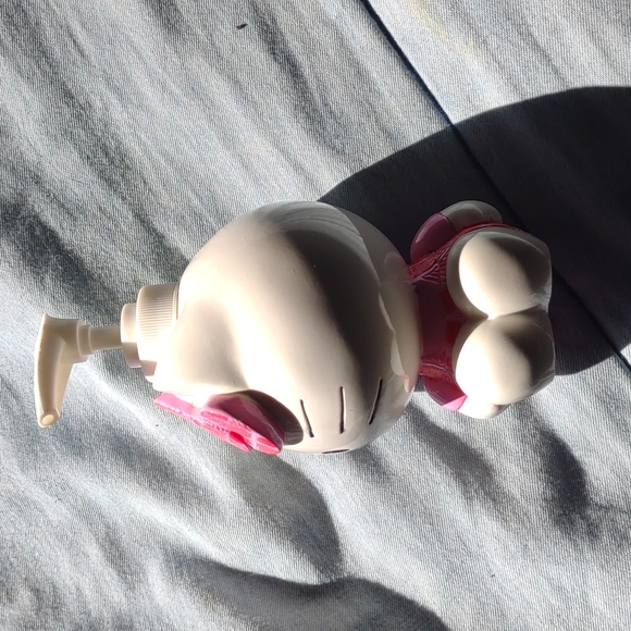 Sanrio Hello Kitty Soap Dispenser! - Picture 3 of 9